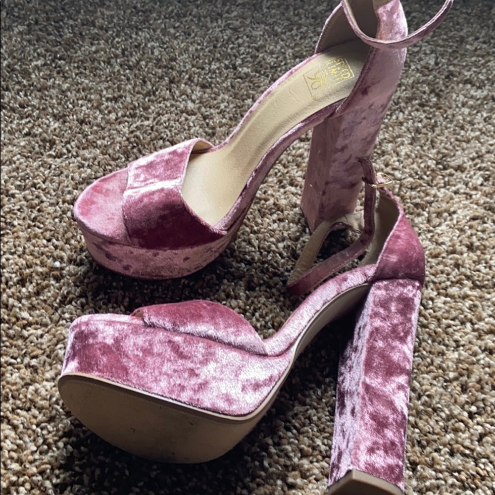 Heels - Picture 2 of 2
